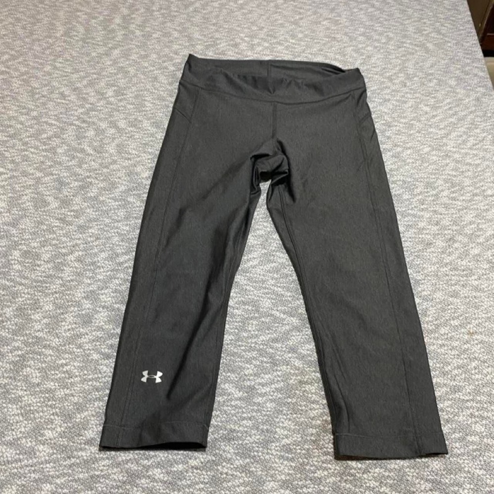 Under Armour gray active capri leggings no tag size best fits à XS/S. SKU-B66